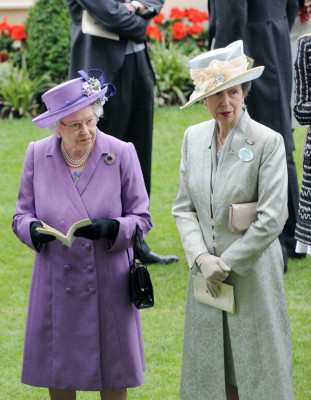 Queen Elizabeth ll  pic #654340