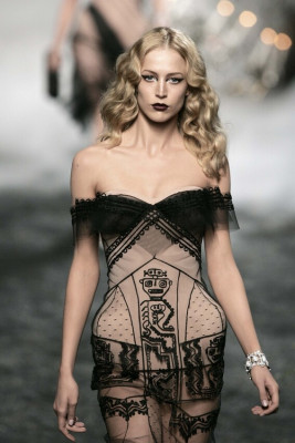 Raquel Zimmermann for Christian Dior 2005 couture
