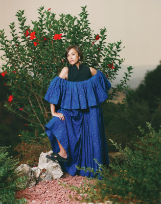 Rashida Jones by Leeor Wild for &#039;S&#039; Magazine // Fall 2020