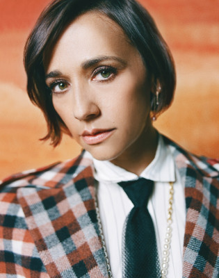 Rashida Jones by Leeor Wild for &#039;S&#039; Magazine // Fall 2020