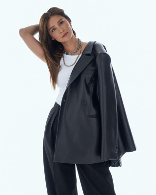 Равшана Куркова 