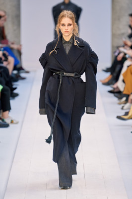 Rebecca Longendyke - Max Mara Autumn/Winter 2020 Fashion Show in Milan