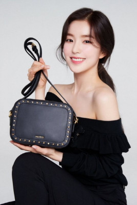 Red Velvet Irene – Hazzys Accessories Photohoot, October 2018