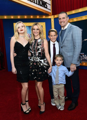 Reese Witherspoon – ‘Sing’ Premiere in Los Angeles