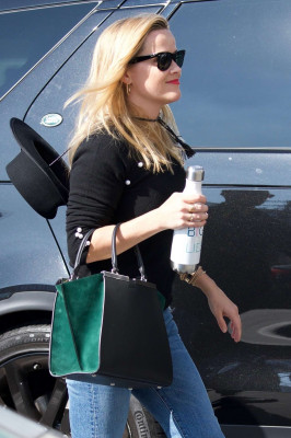 Reese Witherspoon – Arriving at her office in Los Angeles