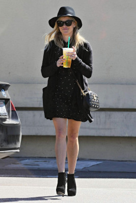 Reese Witherspoon – Out in Beverly Hills, Los Angeles 3/6/ 2017