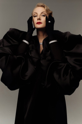 Рената Литвинова для Vogue // 2021