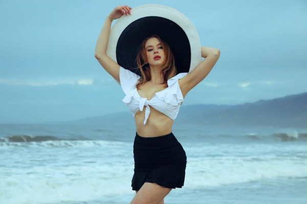 Renee Olstead – Photoshoot March 2019