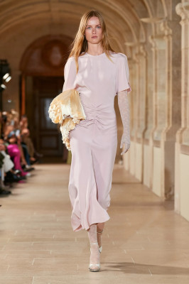 Victoria Beckham Spring/Summer 2023 Fashion Show in Paris