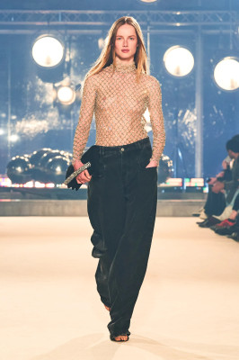 Isabel Marant Fall Winter 2022 Fashion Show in Paris