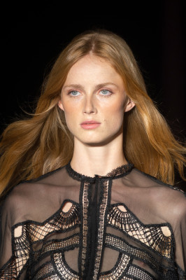Alberta Ferretti Spring/Summer 2018 Fashion Show in Milan