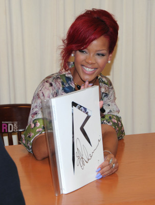 photo 16 in Rihanna gallery [id308951] 2010-10-28 00:00:00