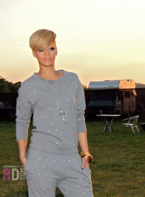 photo 8 in Rihanna gallery [id270165] 2010-06-08 00:00:00
