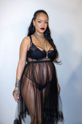 Rihanna - Dior FW 2022/2023 Show at PFW 03/01/2022
