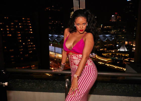 Rihanna - Fenty Beauty Tour in Singapore 10/01/2018
