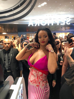 Rihanna - Fenty Beauty Tour in Singapore 10/01/2018