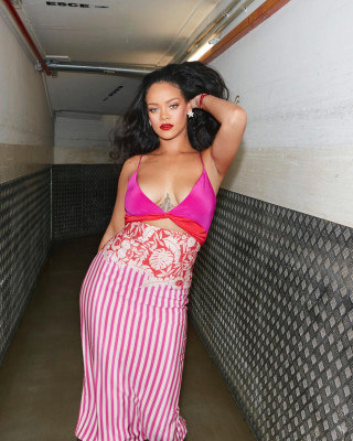 Rihanna - Fenty Beauty Tour in Singapore 10/01/2018