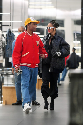 Rihanna - Celine Store in New York 12/02/2021
