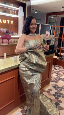 Rihanna - Fenty Beauty Avenue Launch in Paris 04/04/2025
