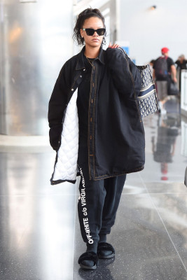 Rihanna - JFK Airport in New York 05/04/2018