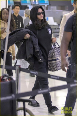Rihanna - Airport in Sydney 10/04/2018