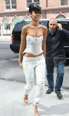 photo 4 in Rihanna gallery [id163326] 2009-06-04 00:00:00