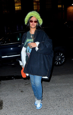 Rihanna - New York 02/08/2020