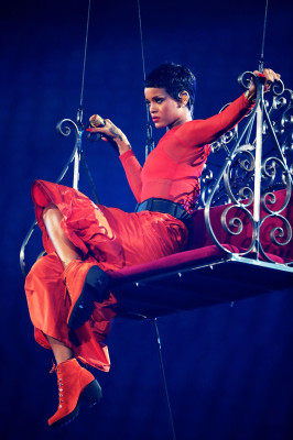 photo 23 in Rihanna gallery [id559586] 2012-09-18 00:00:00