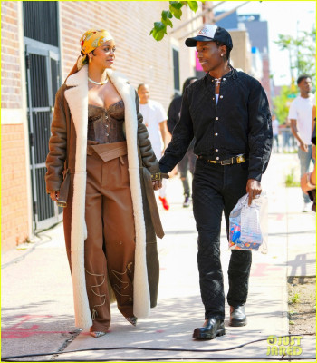 Rihanna - On Set in Bronx 07/10/2021
