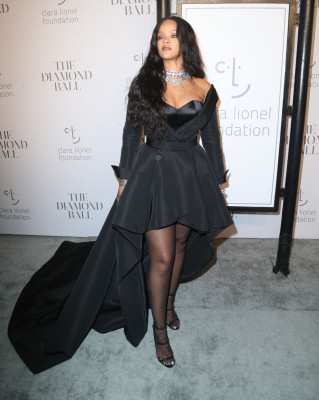 Rihanna – Her Clara Lionel Foundation Diamond Ball in NY