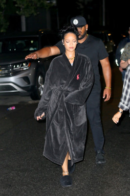 Rihanna - On Set in Bronx 07/11/2021