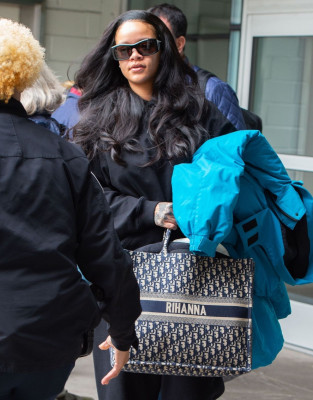 Rihanna - JFK Airport in New York 04/12/2019