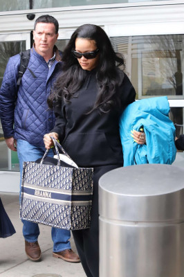 Rihanna - JFK Airport in New York 04/12/2019