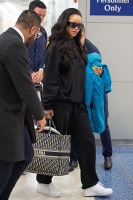 Rihanna - JFK Airport in New York 04/12/2019