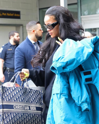 Rihanna - JFK Airport in New York 04/12/2019