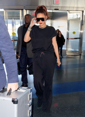 Rihanna - JFK Airport in New York 06/12/2019