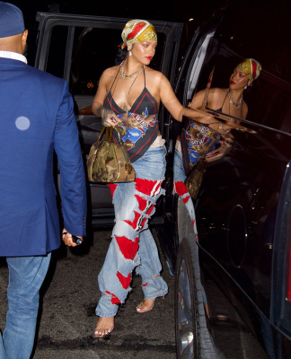 Rihanna - Hookah Bar in New York 08/12/2021