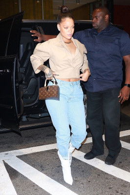 Rihanna - Out and About in New York 10/12/2017