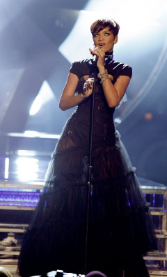 photo 14 in Rihanna gallery [id592445] 2012-12-24 00:00:00