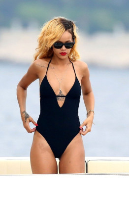 photo 28 in Rihanna gallery [id652000] 2013-07-22 00:00:00