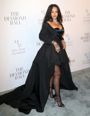 Rihanna – Her Clara Lionel Foundation Diamond Ball in NY
