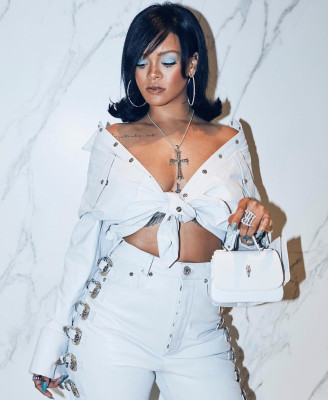 Rihanna - Coachella 04/13/2018