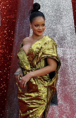 Rihanna - Oceans 8 European Premiere in London 06/13/2018