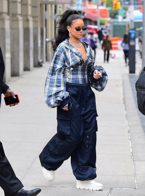 photo 6 in Rihanna gallery [id1004972] 2017-10-20 00:00:00