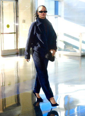 Rihanna - JFK Airport in New York 10/15/2019