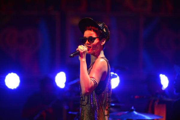 photo 13 in Rihanna gallery [id579120] 2012-11-10 00:00:00