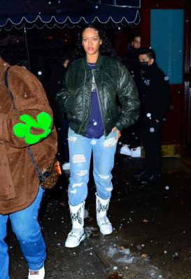 Rihanna - Carbone Restaurant in New York 01/16/2022