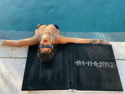 Rihanna - Rihanna Book 02/17/2021