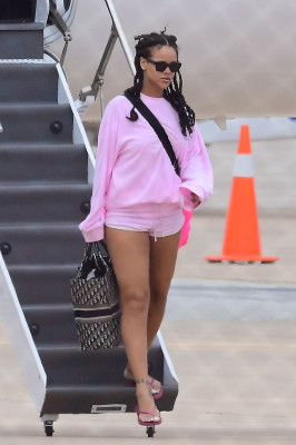 Rihanna - Airport in Barbados 08/17/2018