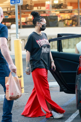 Rihanna - Beverly Hills 10/19/2020